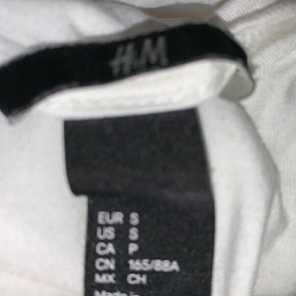 H&M Women’s Sheer Sleeve Top - Picture 5 of 6